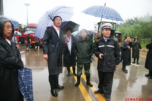 我市遭遇特大暴雨襲擊